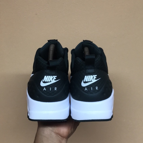 Nike Air Max Motion Low “Dark Green White” - Picture 13 of 16